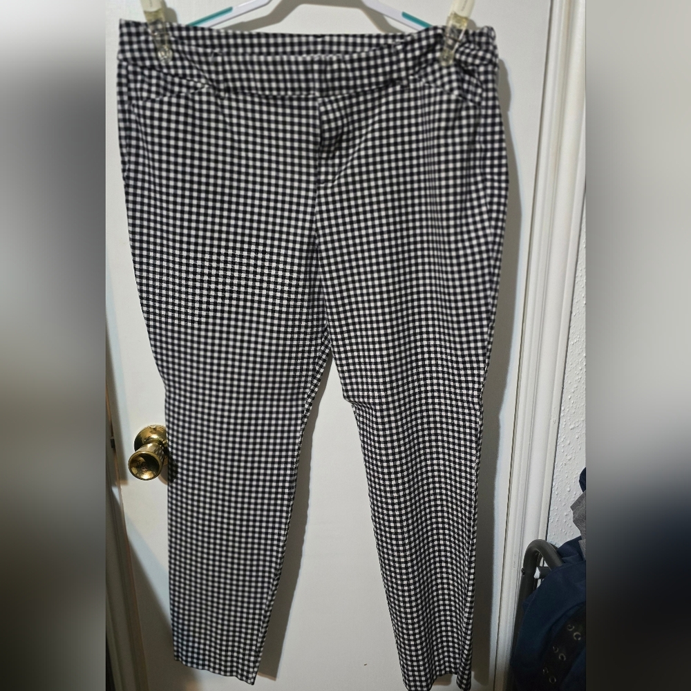 Old Navy Women's Black and White Checkered Pixie Pant